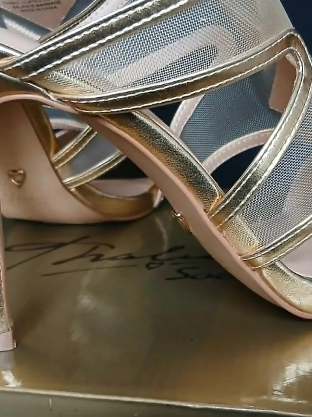 NEW Thalia Sodi Womens Regalo Gold Ankle Strap High Heels Size 9